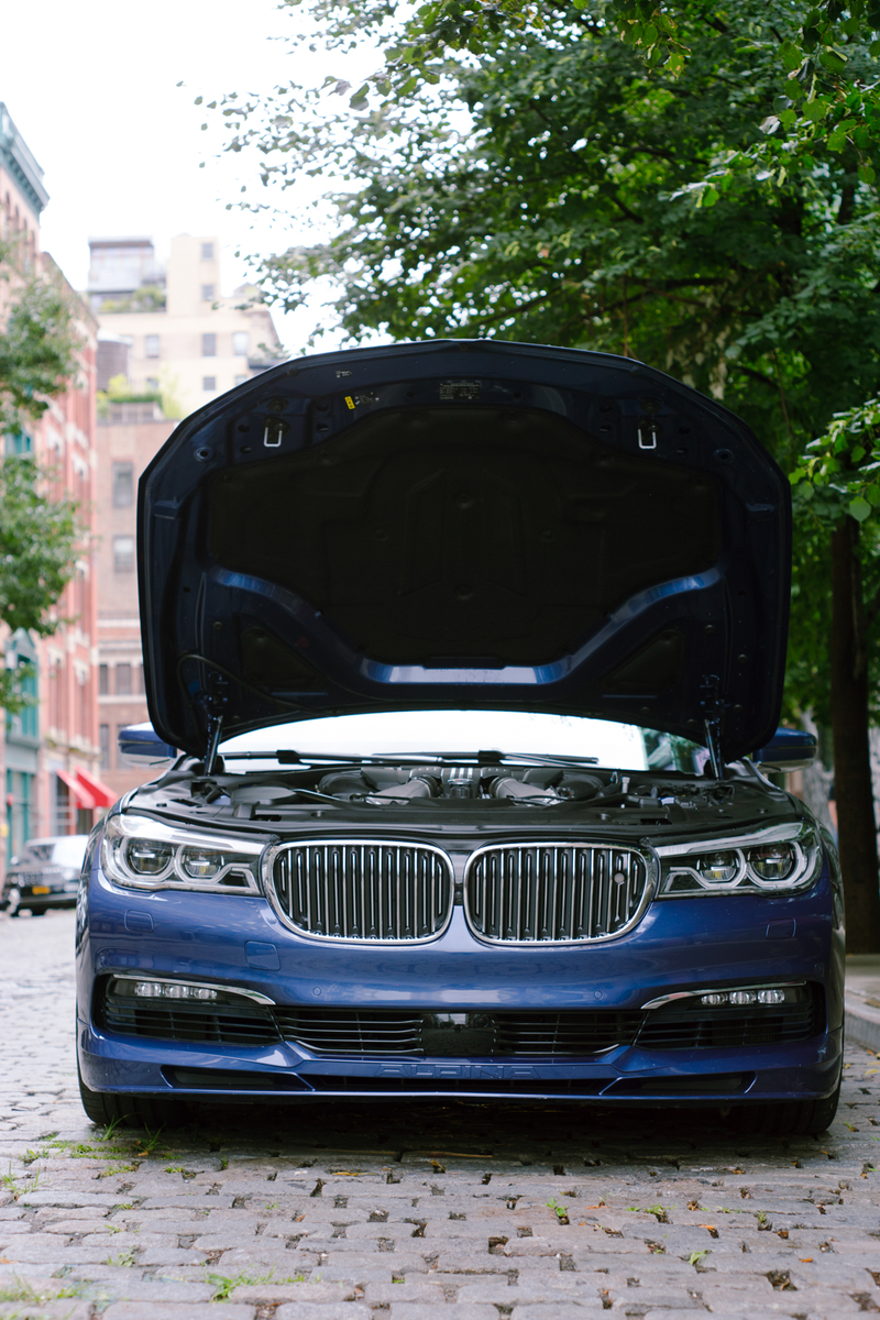 Illustration for article titled When You Should Spend $70,000 Or $150,000 On A BMW SedanÂ